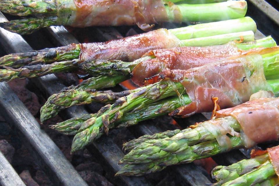 Prosciutto-wrapped asparagus