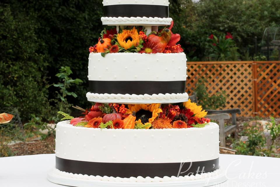 Wedding cake with autumn flowers