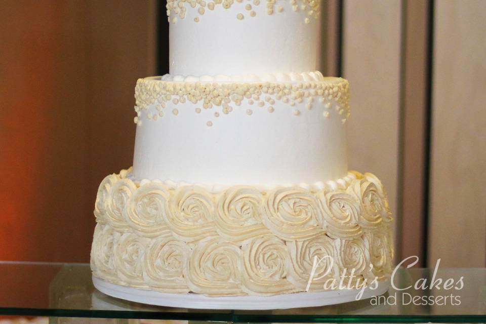 Wedding cake with figurines