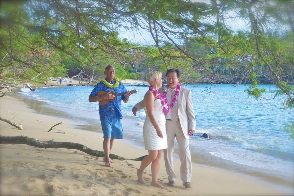 Beach wedding with ukulele