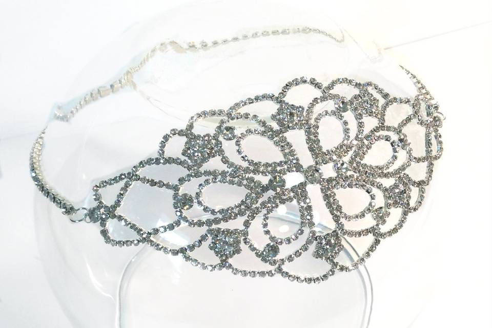 RIVIERA MAYA GODDESS HAIR ACCESSORY | Handcrafted with glittering crystal clear rhinestones. Reversible rhinestone crystal head chain.
*LIMITED EDITION. This gorgeous rhinestone crystal hair accessory can be worn in the front for an art deco style, on the side for a beach bride bombshell look and in the back with the rhinestone chain in front for a truly boho, vintage Gatsby style. Wear it for your ceremony as you float down the aisle or as a pop to your reception look!
STYLE #BSPA104