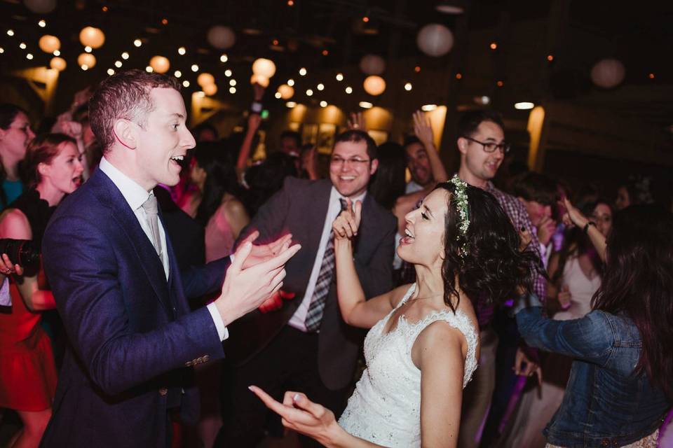 Bride+Groom Dancing