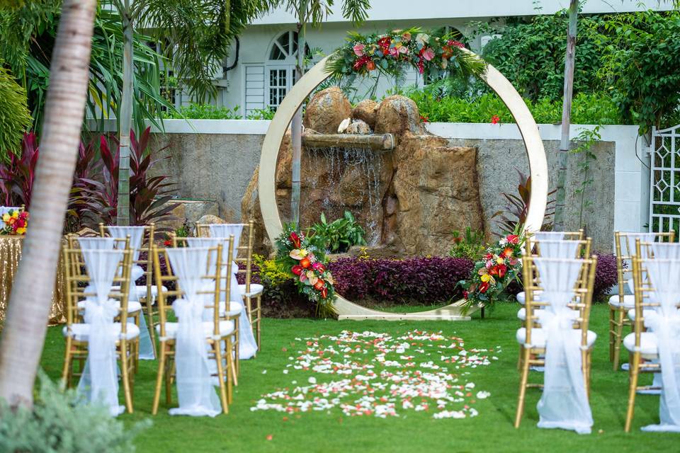 Elegant Garden Wedding Setting