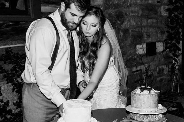 2-tier wedding cake