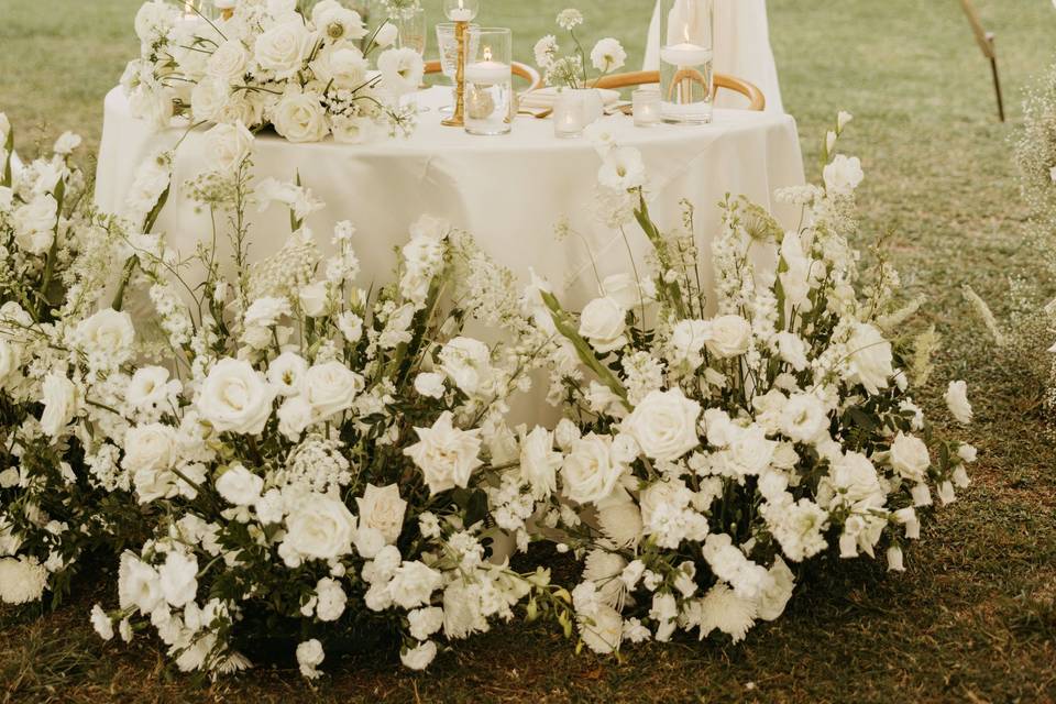 Sweetheart table arrangement
