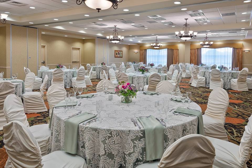 Hilton Garden Inn Buffalo Airport - Hotel Weddings - Buffalo, NY ...