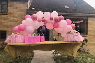 Balloon Arch Welcome Table