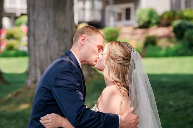 Kiss during private vows
