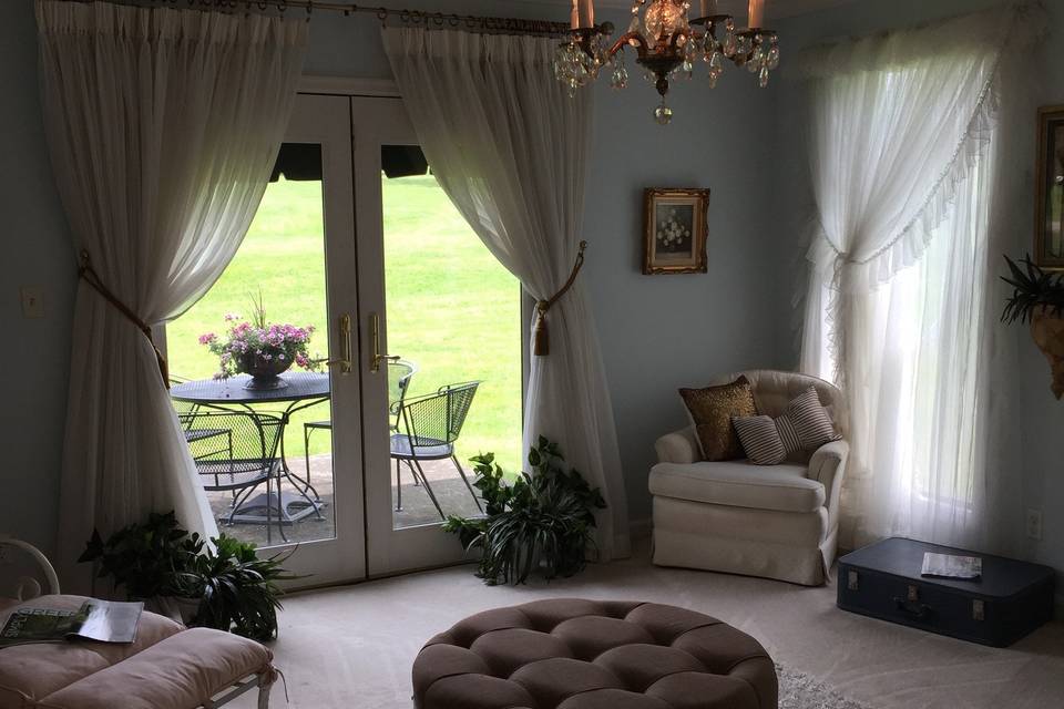 Bridal Day Suite! Rent out our Tee house to get dressed in with your bridesmaids! Invite your photographer, hair stylists and make up artists to get ready here before walking down the aisle!