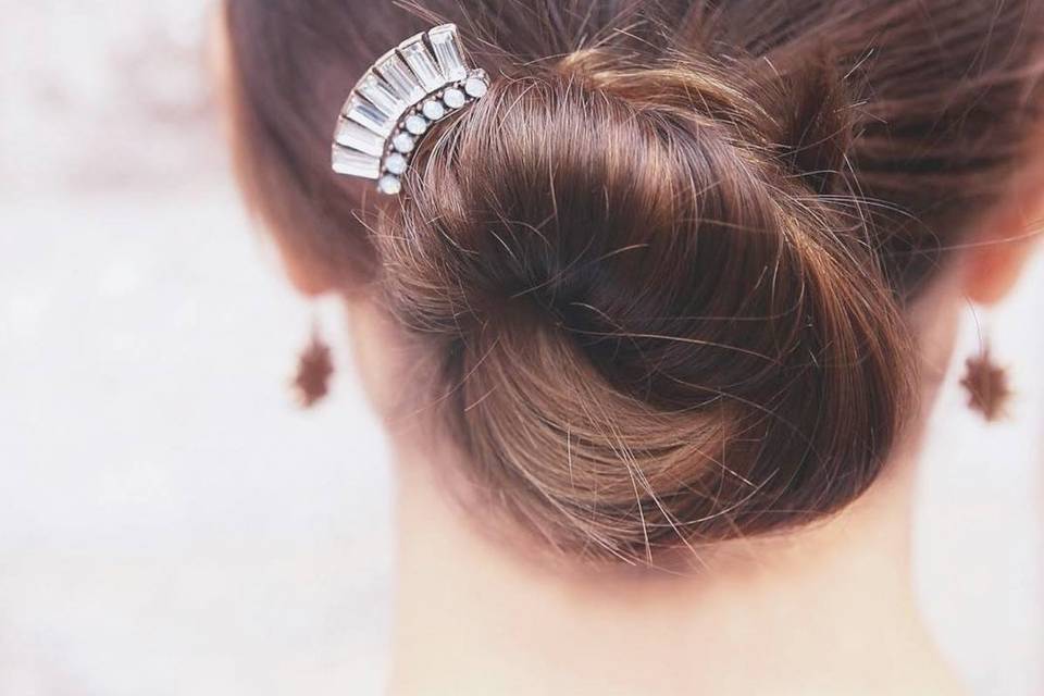 For the bride or the brides maids, it is all about the hair. Beautiful hair accessories to compliment your style!
be confident. be creative. be you.
jessicafrancis.chloeandisabel.com