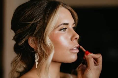 Airbrush bridal makeup