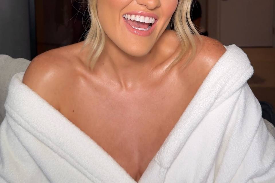 Airbrush bridal makeup