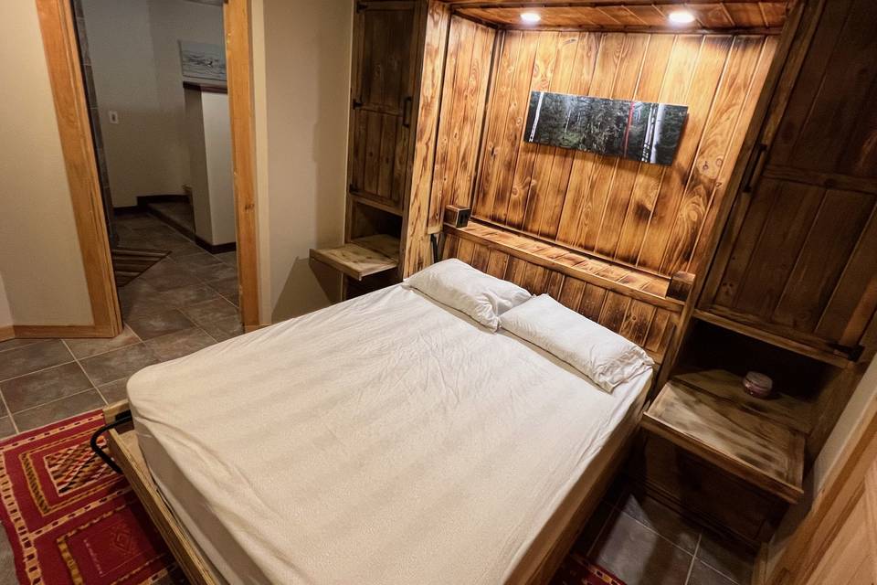 Murphy bed, en-suite bathroom