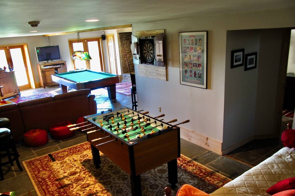 Rec room foosball pool table