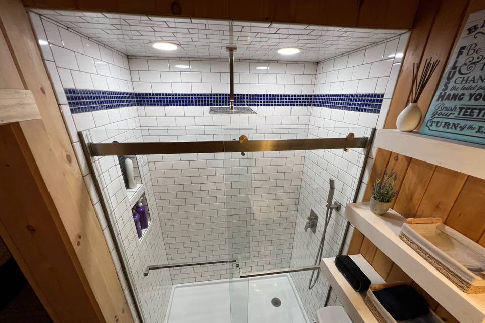 En-suite bath with shower