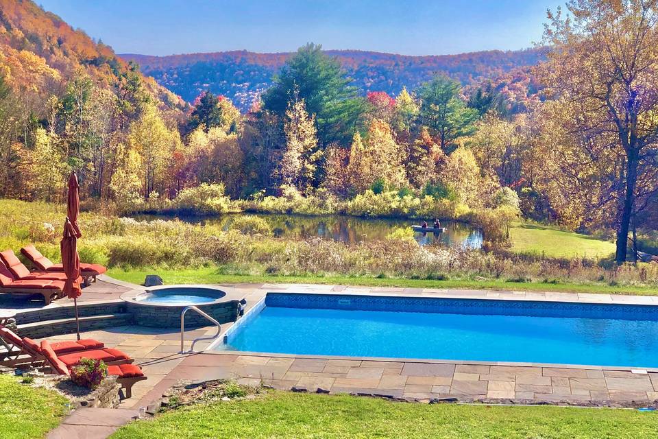 Pool mountains pond in fall