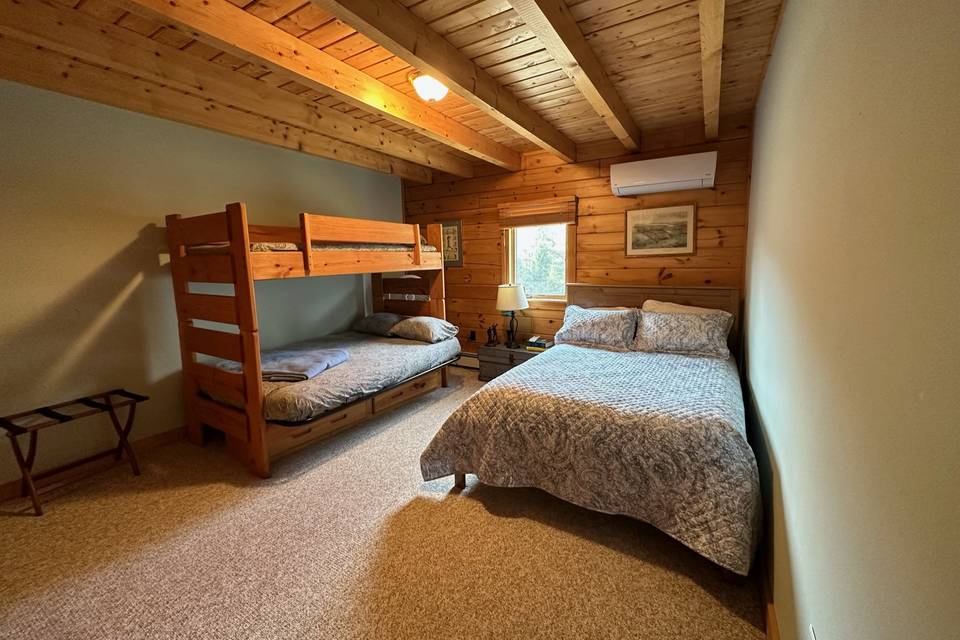 Main house lodge bedroom