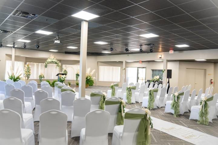 Atrium Aisle