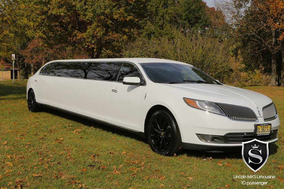 10 passenger Lincoln MKS Stretch Limousine - Santos VIP Limousine of New Jersey