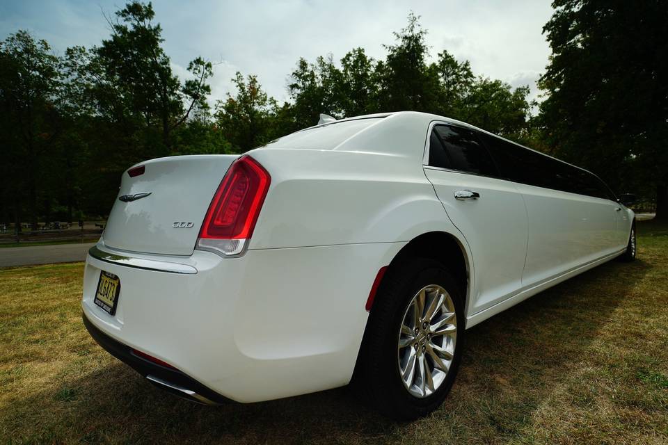 10 Passenger Chrysler 300 Limousine - Santos VIP Limousine of New Jersey