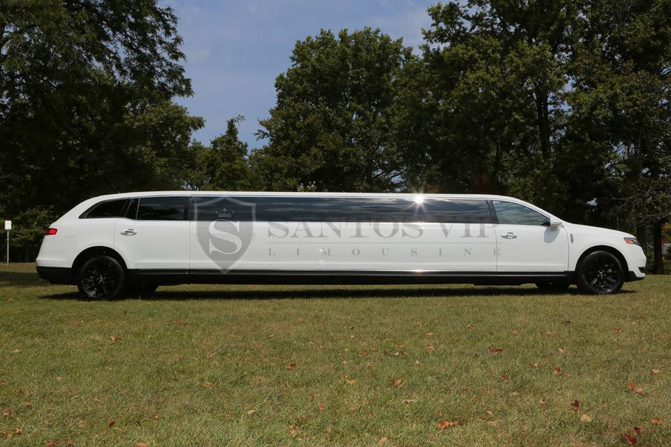 14 Passenger Lincoln MKT Stretch Limousine - Santos VIP Limousine of New Jersey