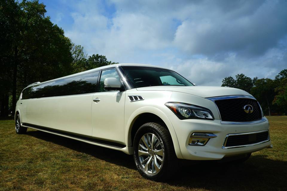 18 Passenger Infiniti QX 80 Stretch Limousine - Santos VIP Limousine Service of New Jersey