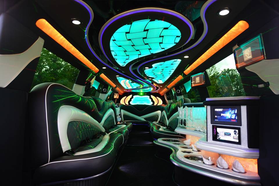 18 Passenger Infiniti QX 80 Stretch Limousine - Santos VIP Limousine Service of New Jersey
