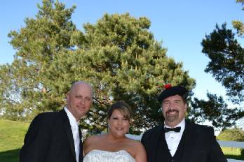 Outdoor wedding pose.