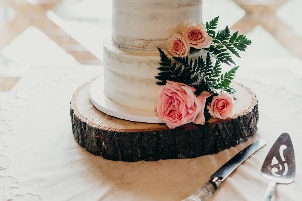 Naked Cake and Fresh Flowers