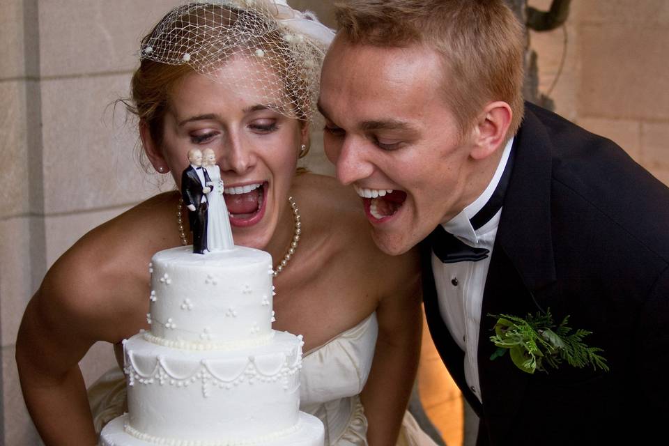 Bride and groom and Wedding cake