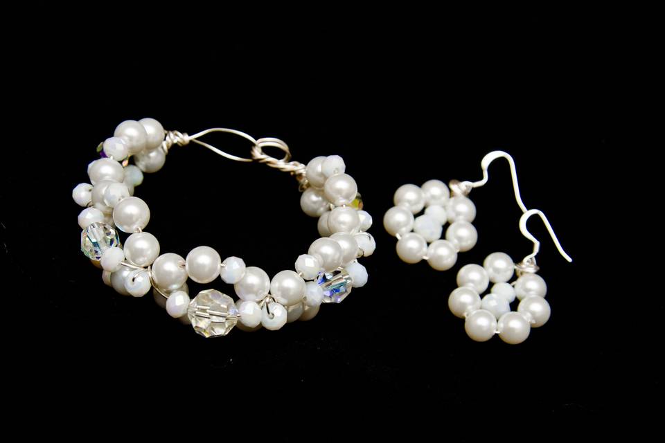 Bracelet/Earring Set designed and created by Mystic Angel Creations. Materials used: artisan grade, nontarnishable wire, glass pearls and crystals