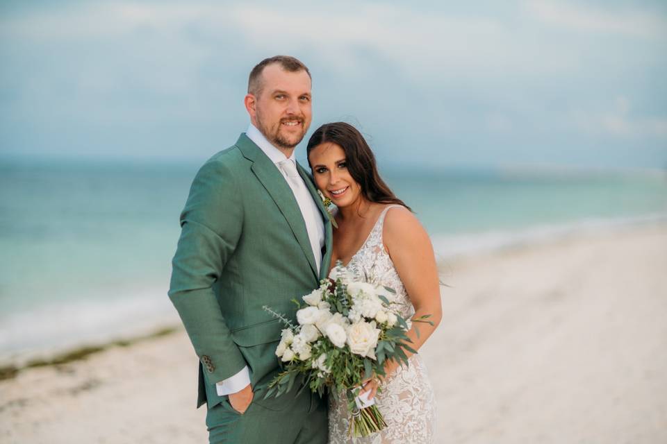 Beach bride and groom in mexic
