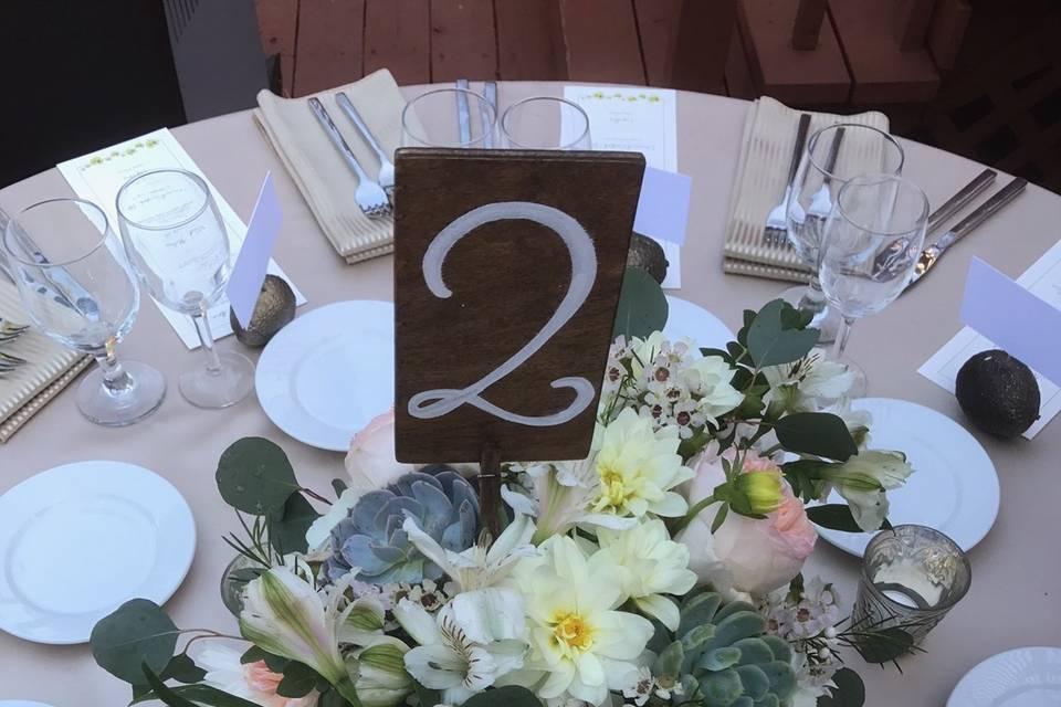 Floral table centerpiece