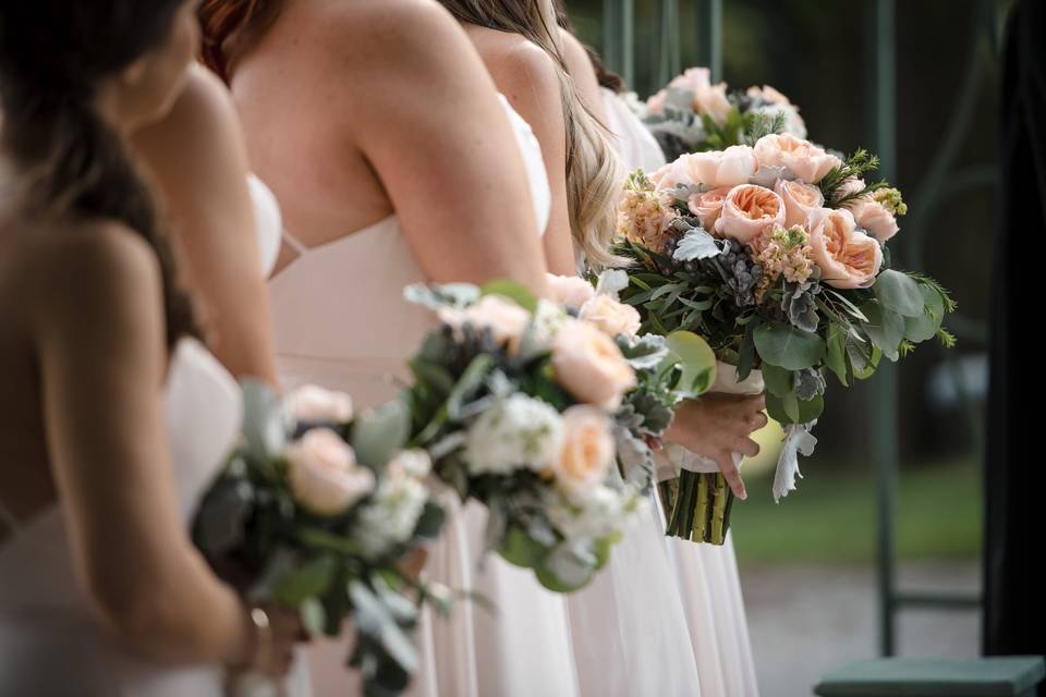 Soft peach and white bouquets