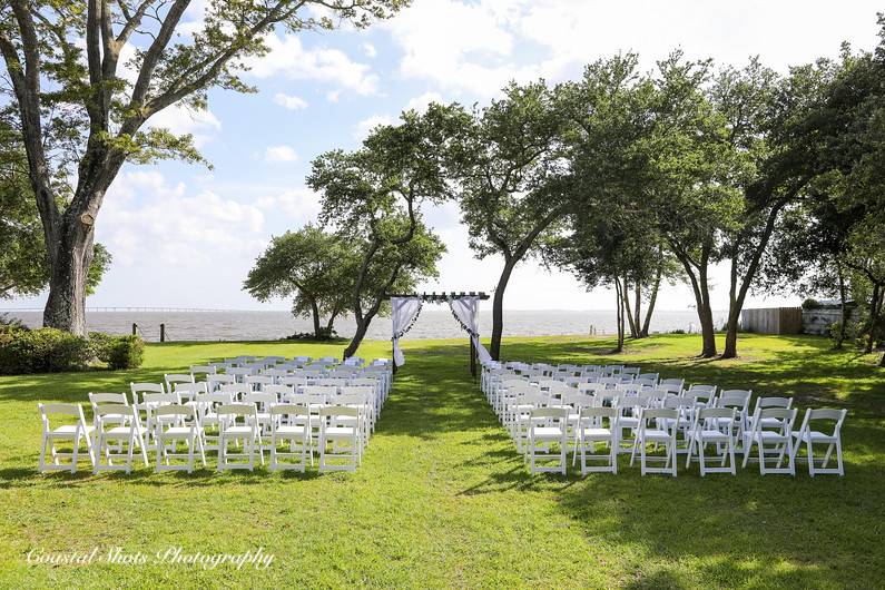 Outdoor ceremony seating