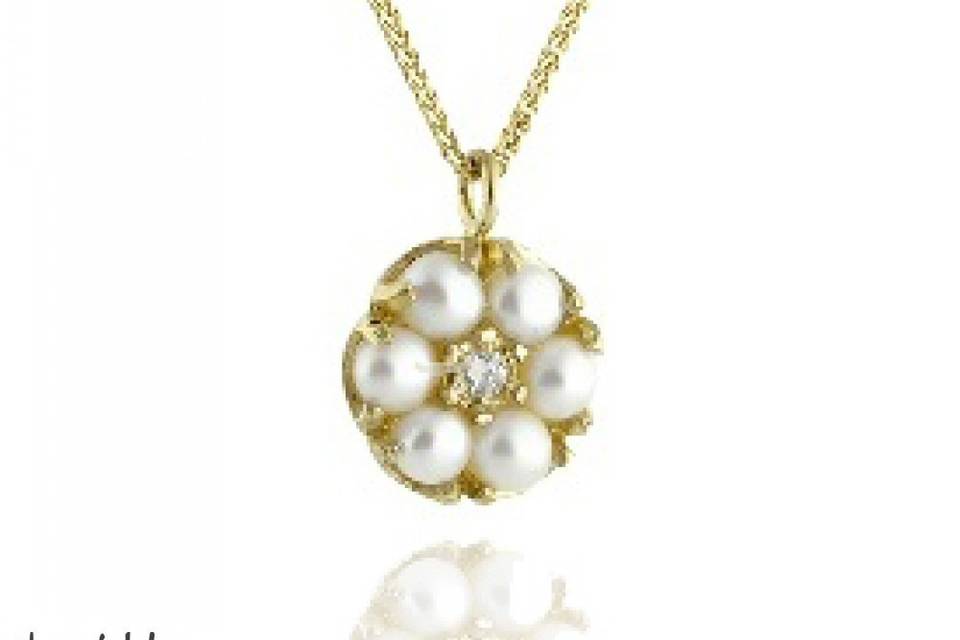 Beautiful Pearl Gold Pendant