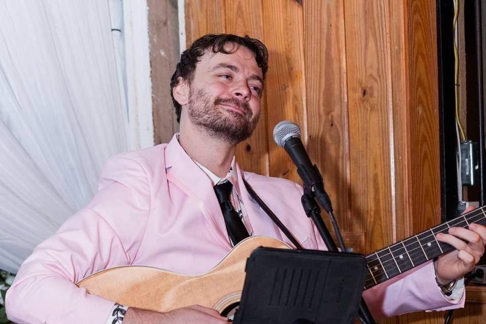 Acoustic cocktail hour