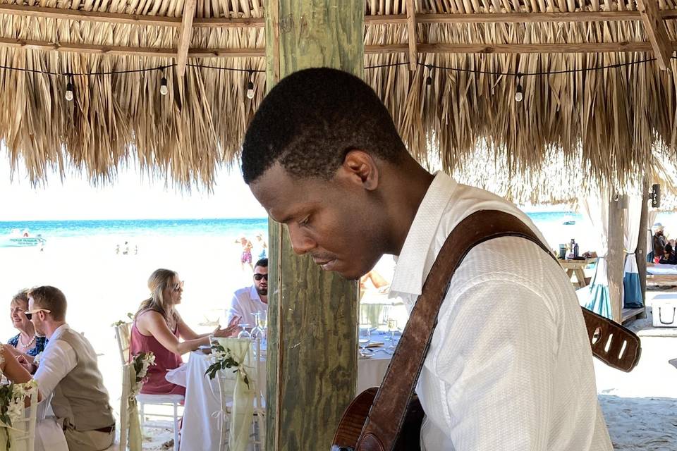 A warm wedding by the beach