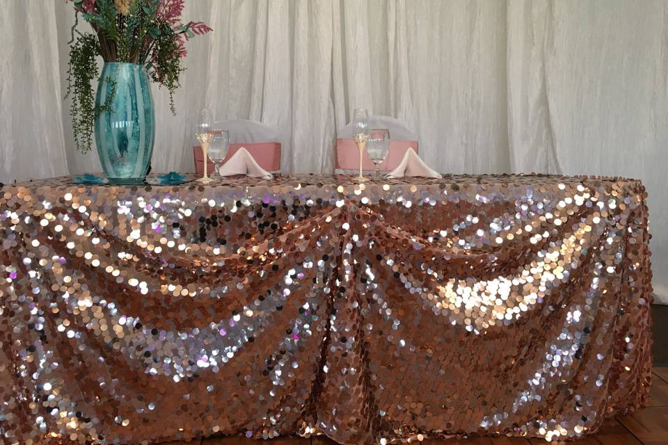 Rose gold sweetheart table