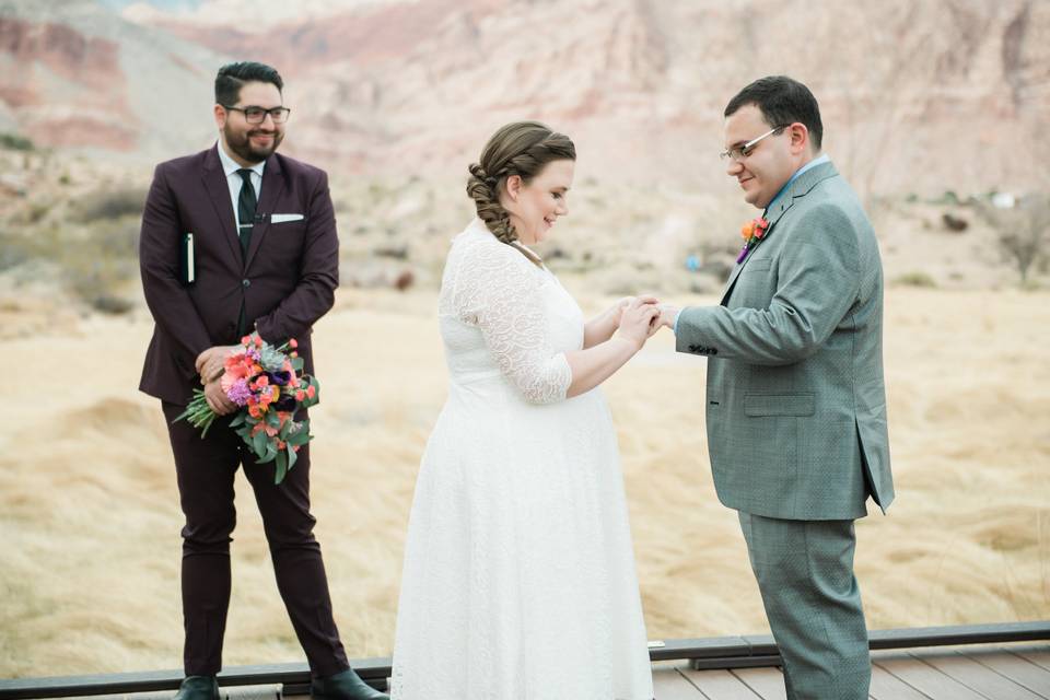 Officiant Alex, Red Rock Can