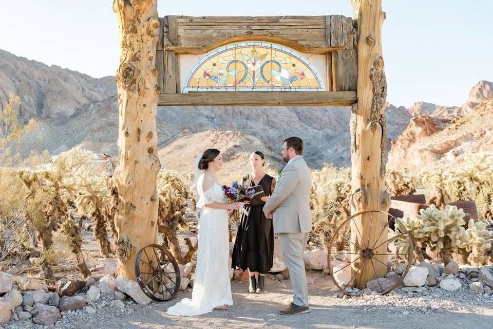 Officiant Berlynn, Ghost Town