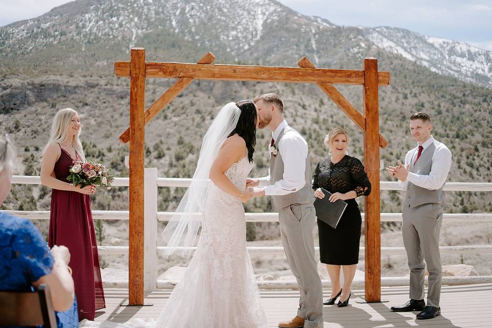 Officiant Angie, Mt Charlest