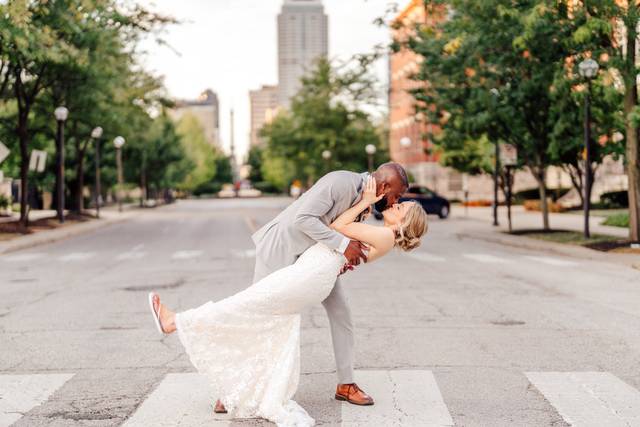 Monumental kiss