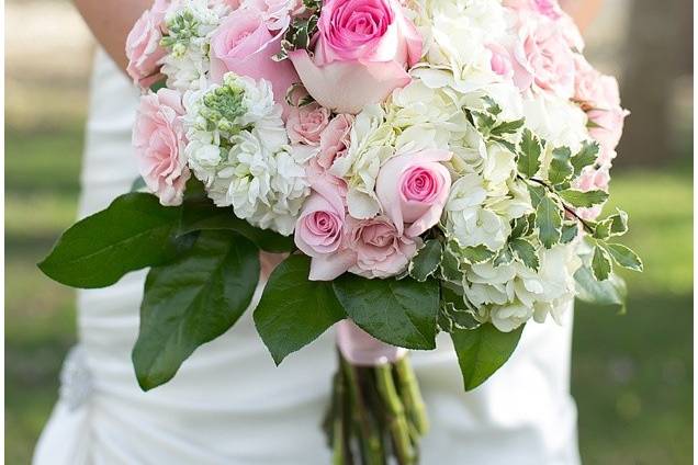 White dress and pink roses