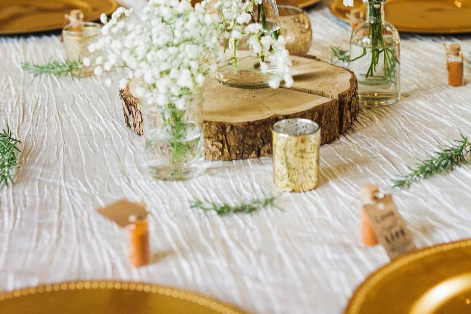 Simple, elegant table centerpieces