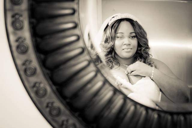 Shamona Small Makeup Artist