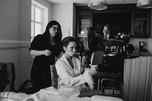 Bride-prep-candid-bw