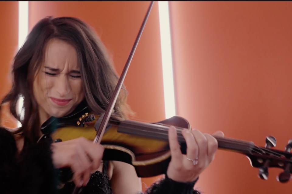 Live DJ duo violin