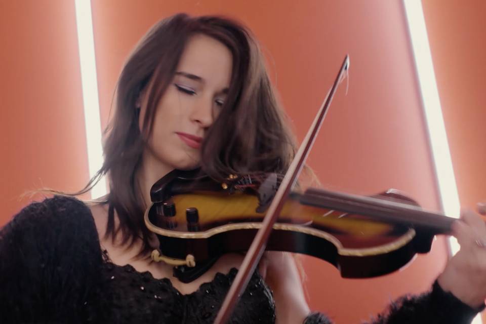 Live DJ duo violin
