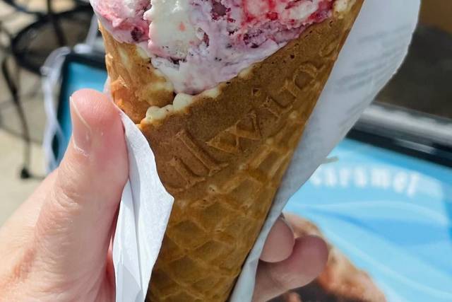 32 flavor choices of ice cream